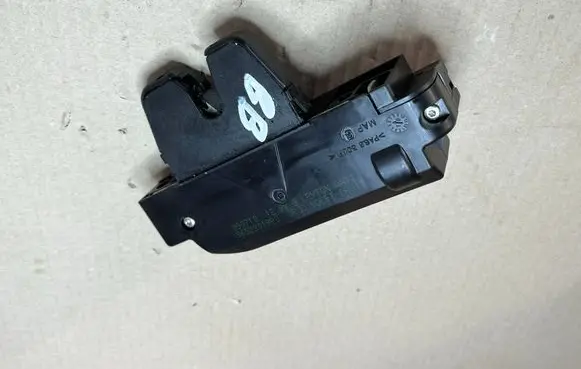 Citroen C4 I Tailgate lock latch 871982