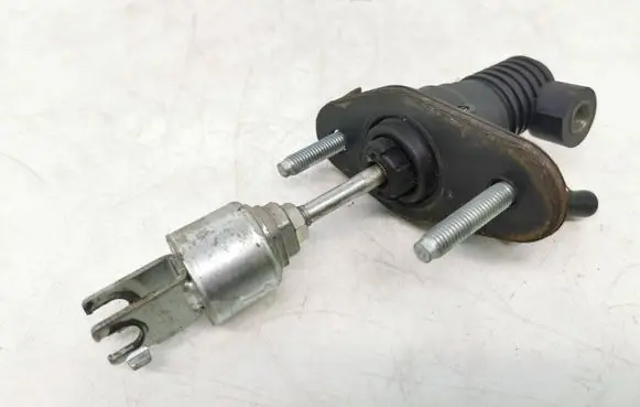 Clutch slave cylinder