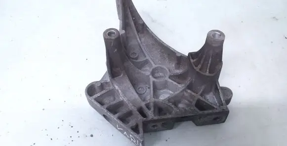 Volkswagen Touran I Engine mounting bracket 03G199207A