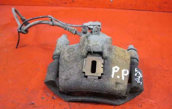 Mercedes-Benz Vito Viano W638 Front brake caliper