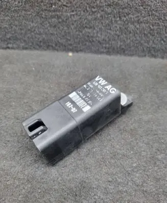 Audi A3 S3 8P Glow plug pre-heat relay 038907281D