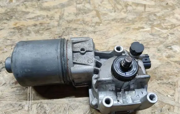 Opel Meriva B Wiper motor 0390243009