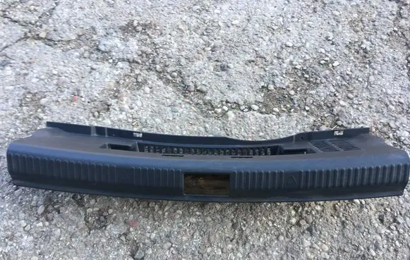 Trunk/boot sill cover protection