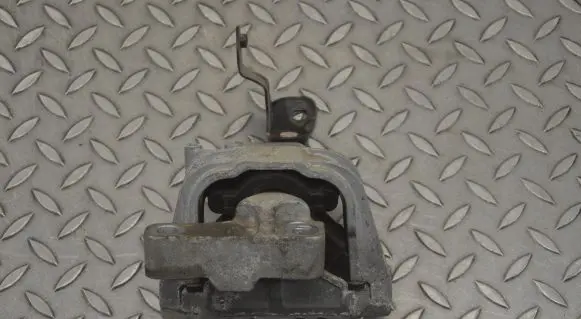 Engine mount bracket