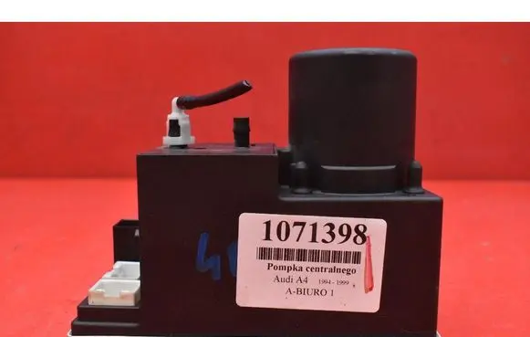Audi A4 S4 B5 8D Central locking vacuum pump 8L0862257L