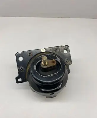 Toyota Land Cruiser (J120) Engine mount bracket