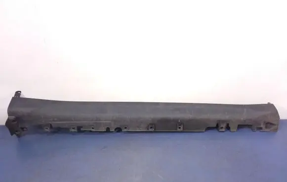Front sill (body part)