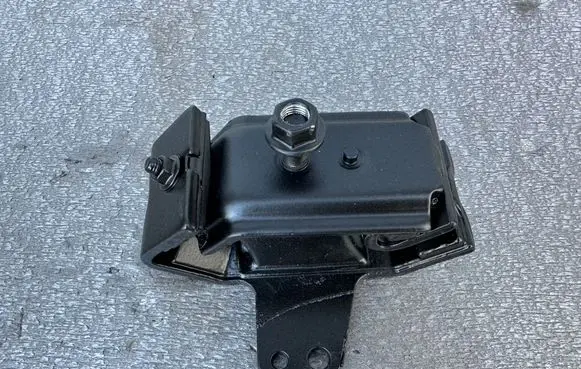 Nissan King Cab, Navara Engine mount bracket 11220VK510