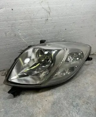Toyota Yaris Headlight/headlamp 811100D120 89900736 17502A0112