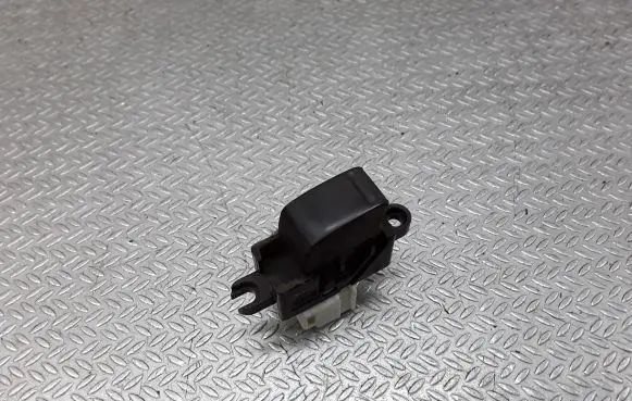 Nissan Almera N16 Electric window control switch