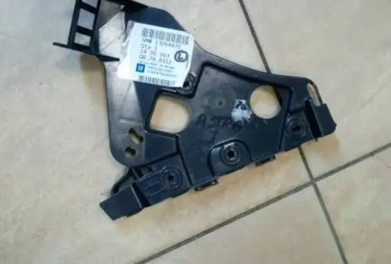 Front bumper mounting bracket