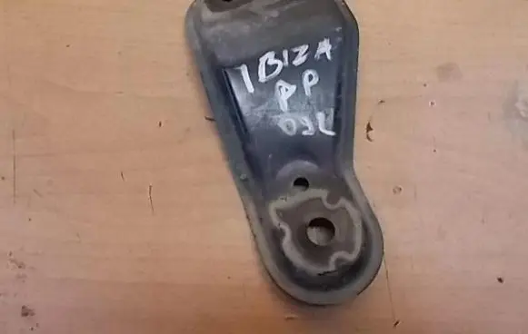 Seat Ibiza IV (6J,6P) Radiator mount bracket