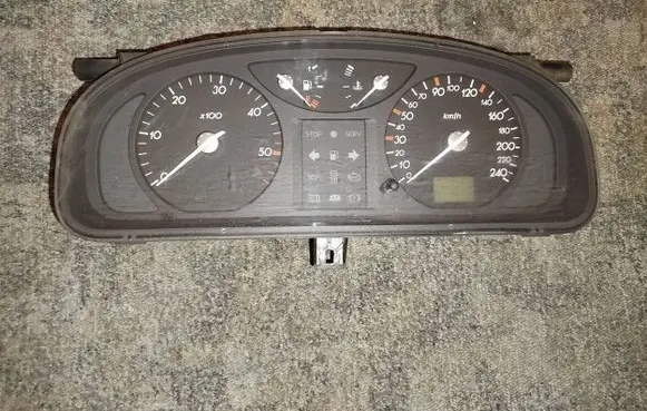 Renault Laguna II Speedometer (instrument cluster) 8200218863