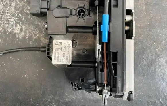 Peugeot Boxer Front door lock 1395362080 A048317