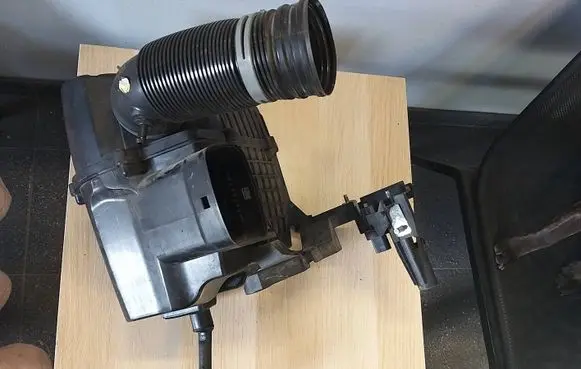 Air filter box