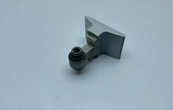 BMW 5 F10 F11 Front door lower hinge 7199576