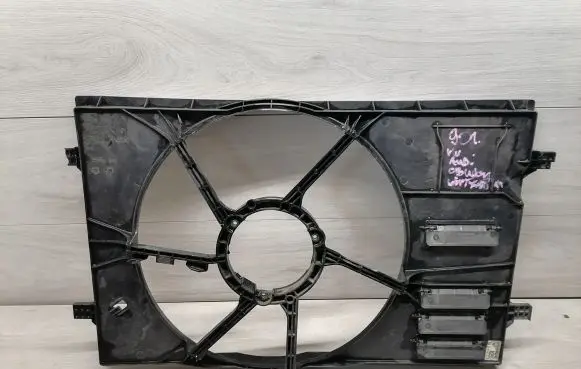 Skoda Octavia Mk3 (5E) Radiator cooling fan shroud 5Q0121205AP