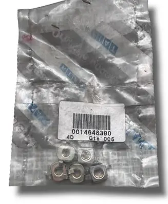 Volvo V60 Oil filter mounting bracket Q100 14648390