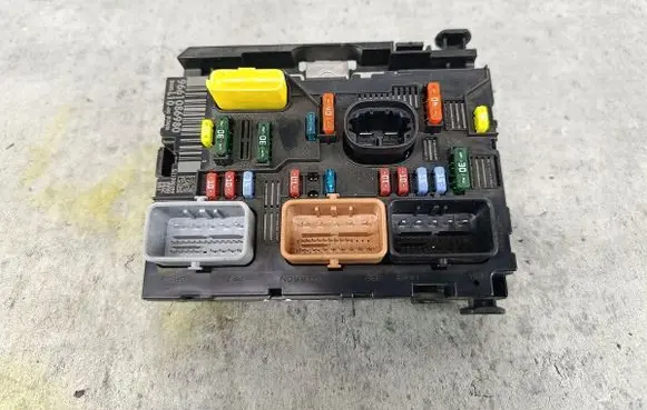 Peugeot 207 BSM Control unit 