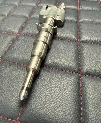 BMW 3 E90 E91 Fuel injector 7589048 10181010 PA66GF3596