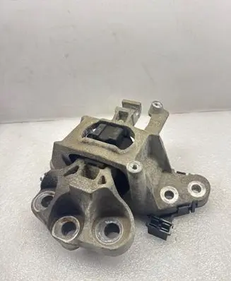 Opel Astra K Engine mount bracket 39004955