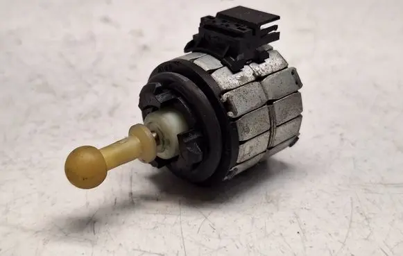 BMW 1 E81 E87 Headlight level adjustment motor 6938563 63116938563 63117207574
