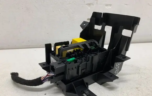 Opel Crossland X Fuse box set 9804848580