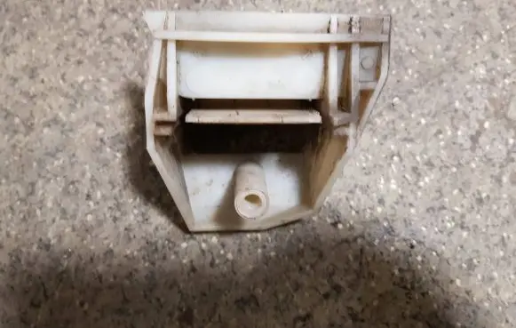 BMW 5 E39 Radiator mount bracket 2247894