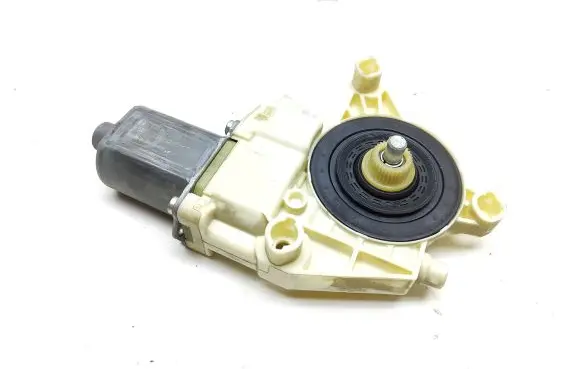 Mercedes-Benz Vito Viano W447 Front door window regulator motor A4479063600 20180205 C13835101
