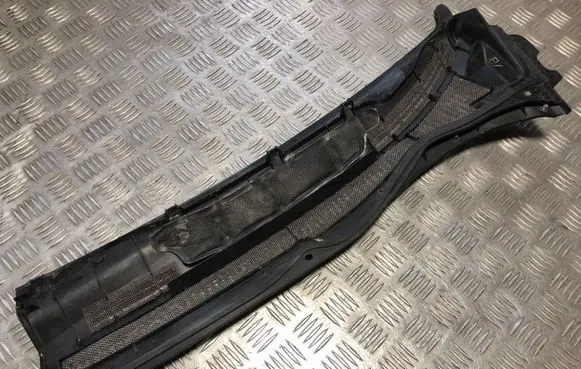 Toyota Avensis T250 Wiper trim 