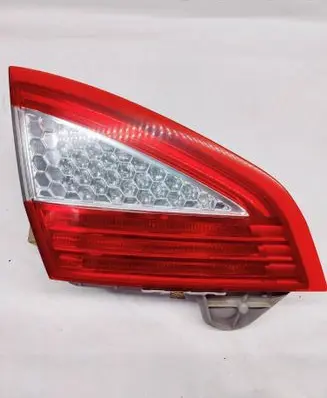 Tailgate rear/tail lights