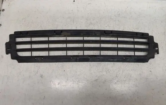 Volvo V50 Front bumper lower grill