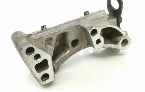 Peugeot 207 Engine mounting bracket 9649110180