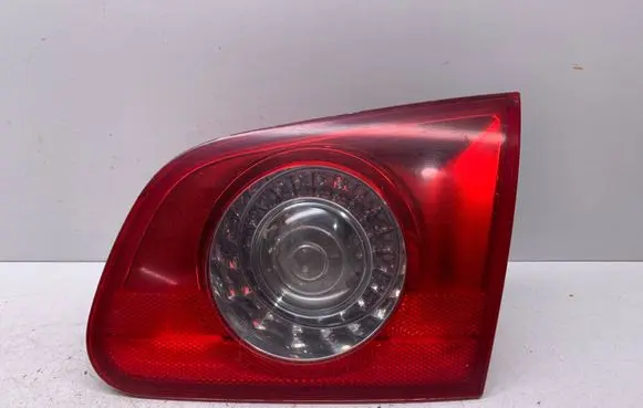 Tailgate rear/tail lights