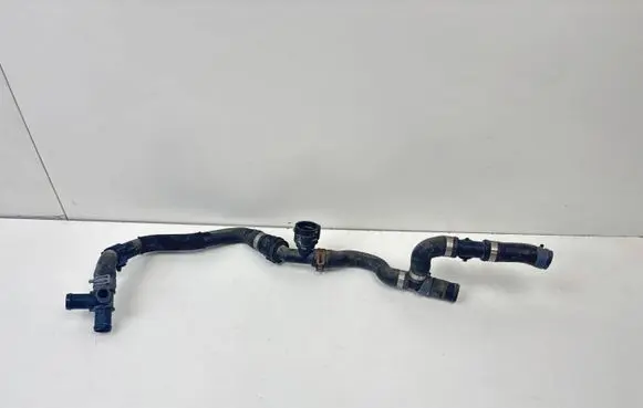 Engine coolant pipe/hose