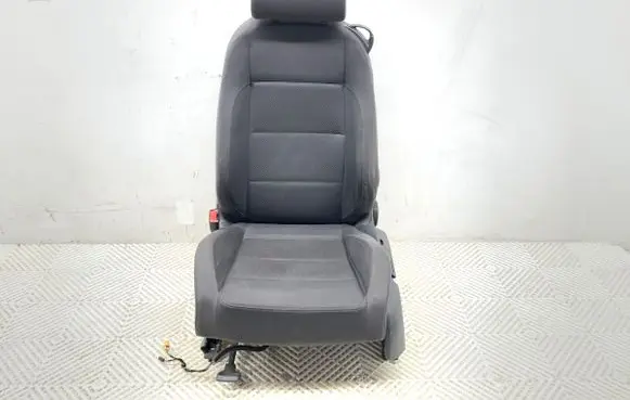 Volkswagen Golf V Front driver seat 