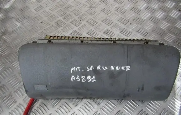 Mitsubishi Space Runner Passenger airbag