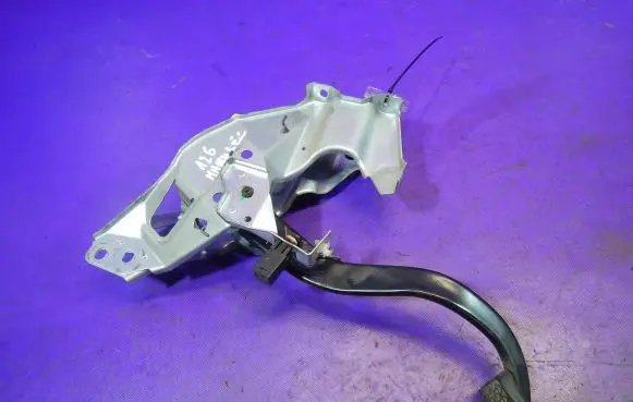 Opel Astra H Brake pedal