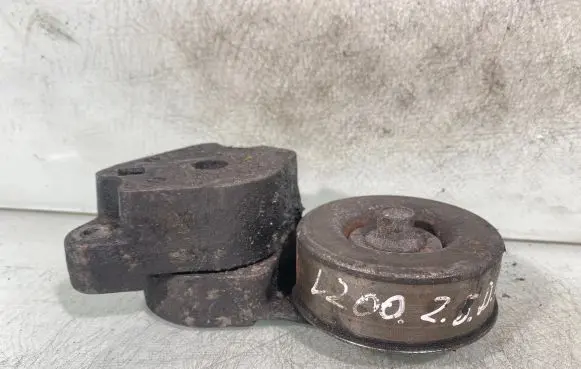 Mitsubishi L200 Generator/alternator belt tensioner