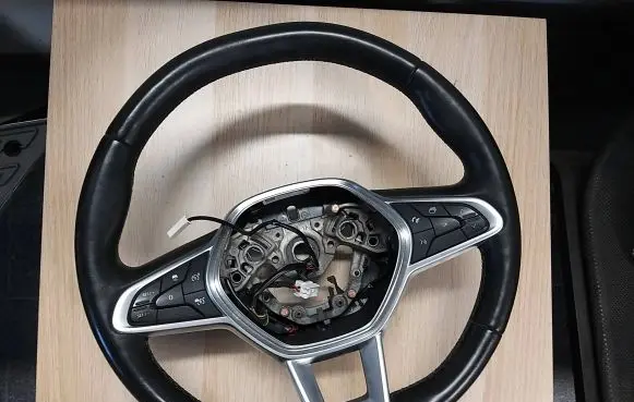 Renault Arkana Steering wheel 484002187R