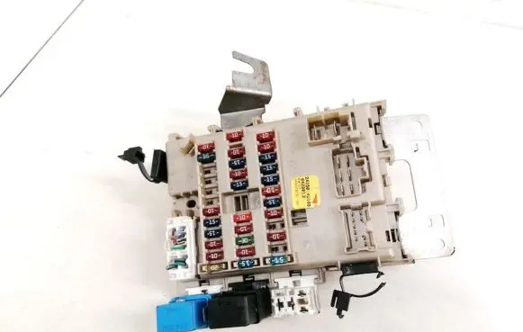 Nissan Almera Tino Fuse box set 243504U100 0423012
