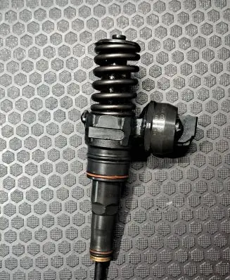 Volkswagen Golf Plus Fuel injector 0414720035 045130073T