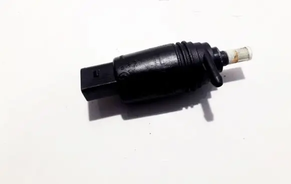 BMW 5 E39 Windscreen/windshield washer pump 67128377612