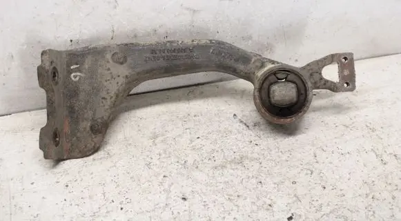 Mercedes-Benz Vito Viano W639 Rear differential/diff mount bracket A6393530695