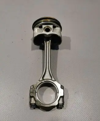 Toyota Yaris Piston with connecting rod