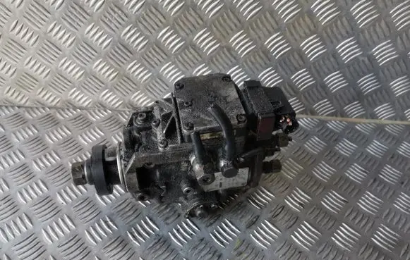 Opel Omega B2 Fuel injection high pressure pump 0470504016 0986444021 0281010479