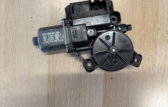 Ford Fiesta Front door window regulator with motor 6R0959801AB