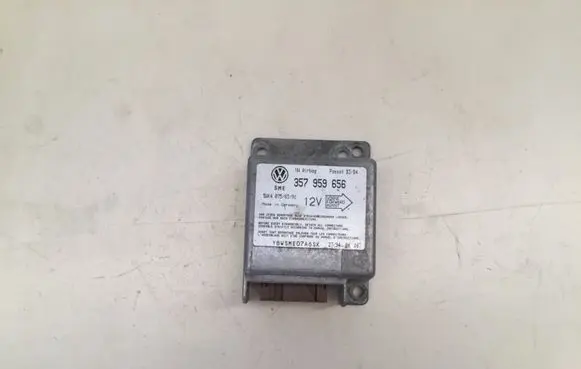 Volkswagen PASSAT B4 Airbag control unit/module 357959656