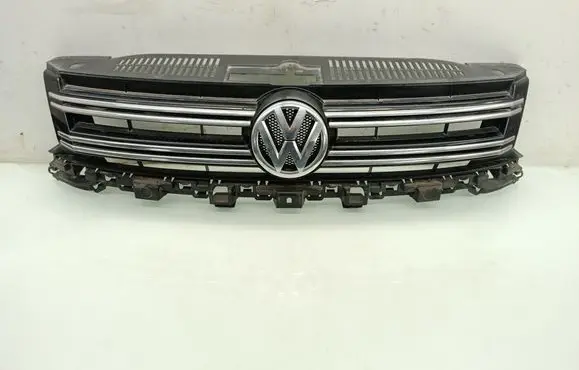 Volkswagen Tiguan Front bumper upper radiator grill 