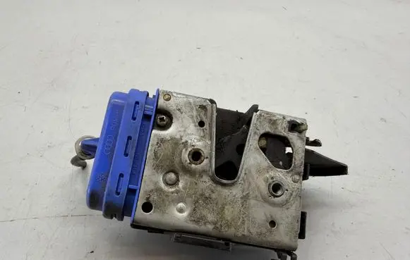 Audi A3 S3 8L Rear door lock 8D0839015A